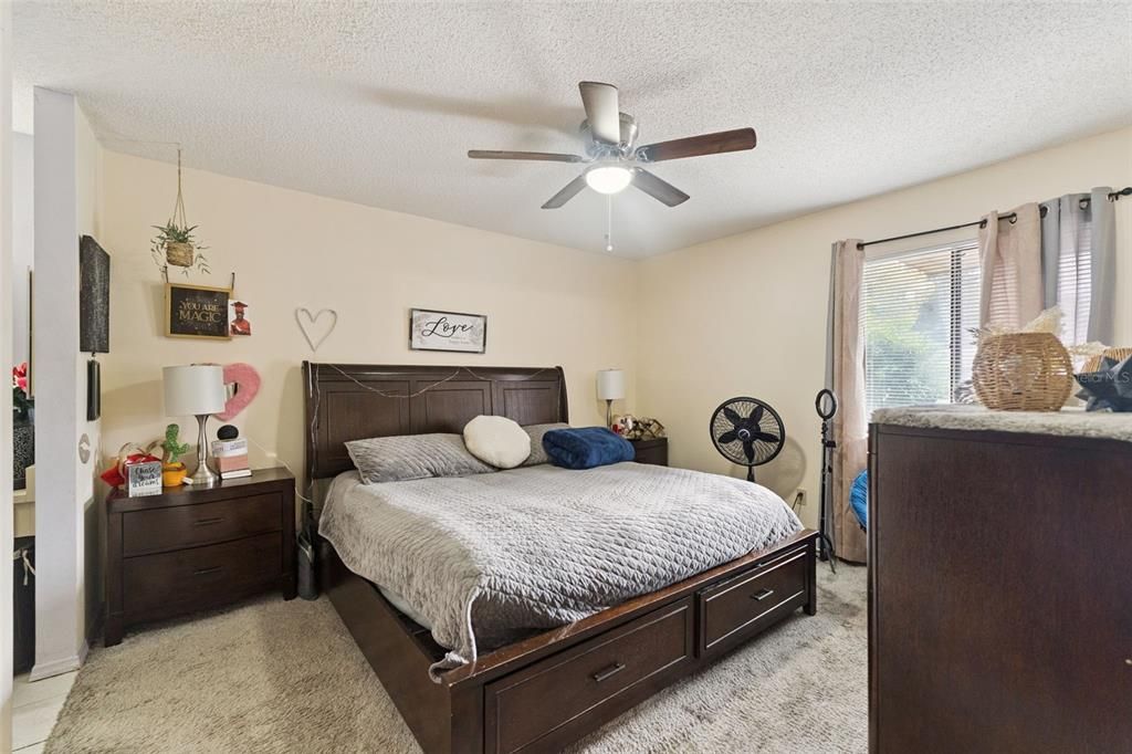 For Sale: $162,000 (3 beds, 2 baths, 956 Square Feet)