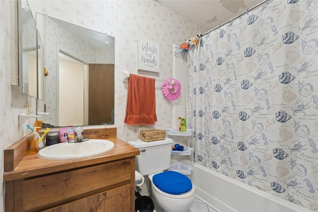 For Sale: $162,000 (3 beds, 2 baths, 956 Square Feet)