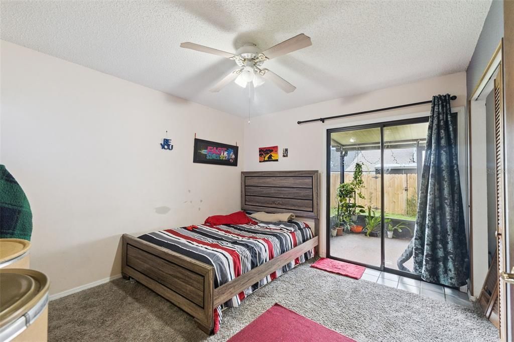 For Sale: $162,000 (3 beds, 2 baths, 956 Square Feet)