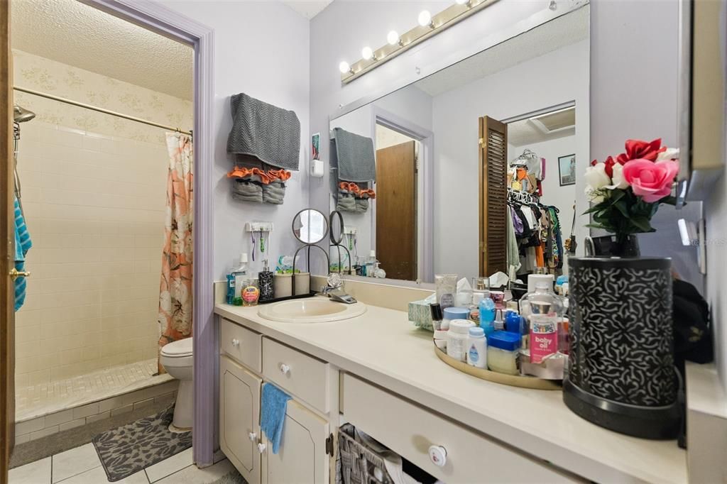 For Sale: $162,000 (3 beds, 2 baths, 956 Square Feet)