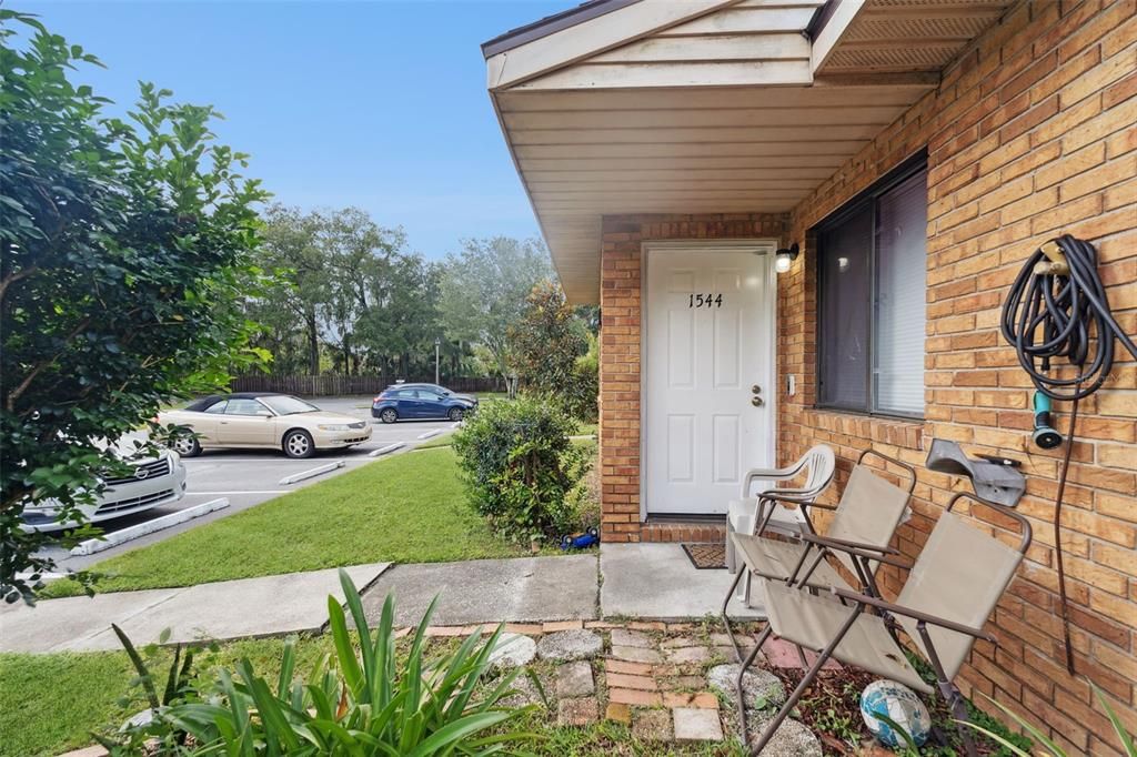 For Sale: $162,000 (3 beds, 2 baths, 956 Square Feet)