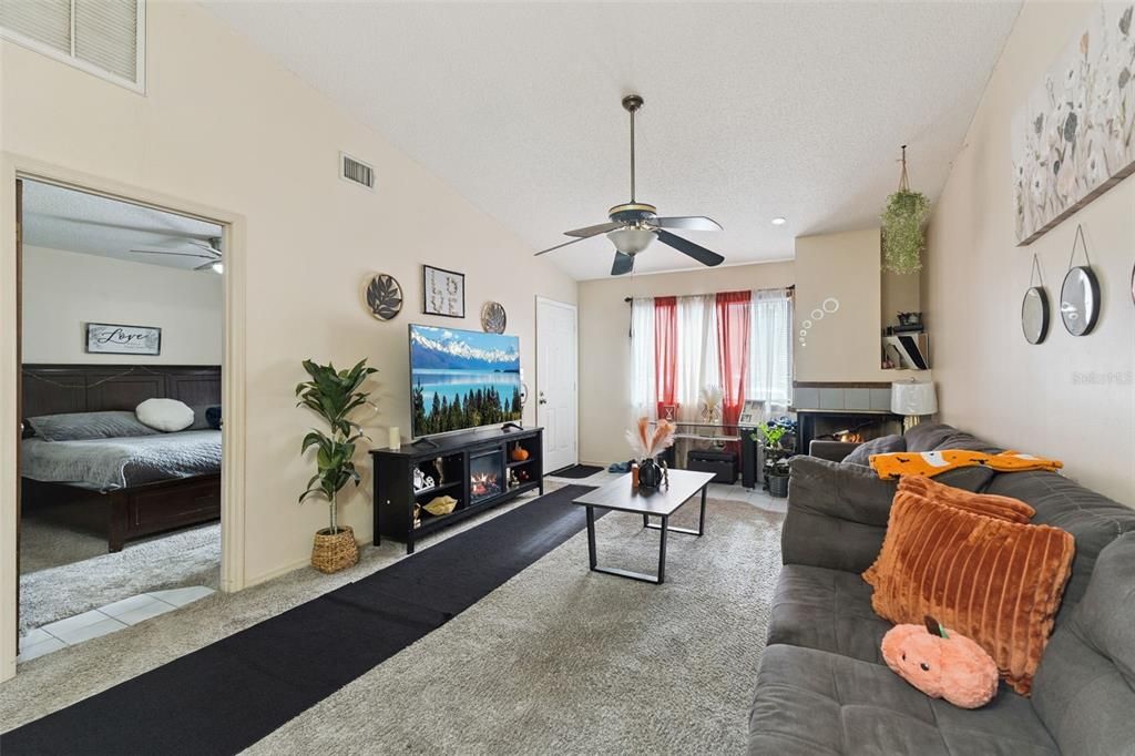 For Sale: $162,000 (3 beds, 2 baths, 956 Square Feet)