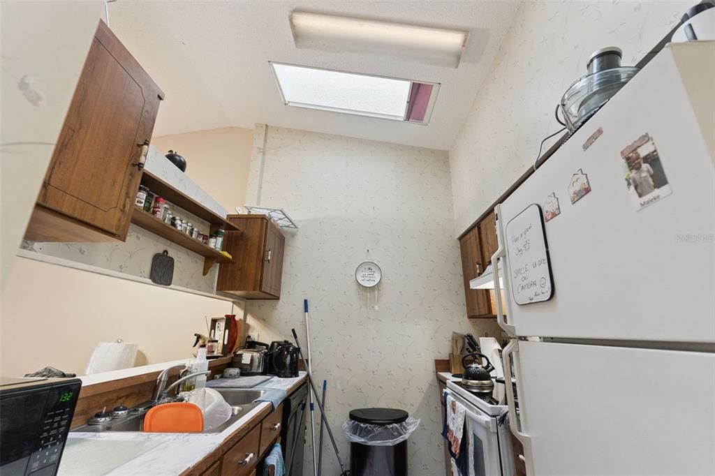 For Sale: $162,000 (3 beds, 2 baths, 956 Square Feet)