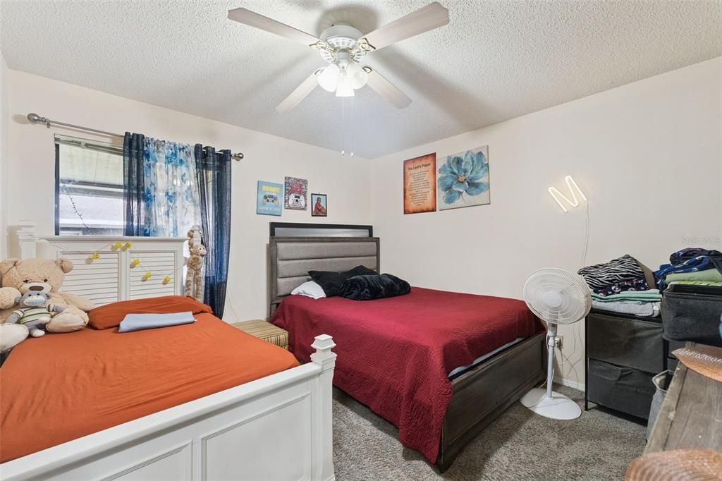 For Sale: $162,000 (3 beds, 2 baths, 956 Square Feet)