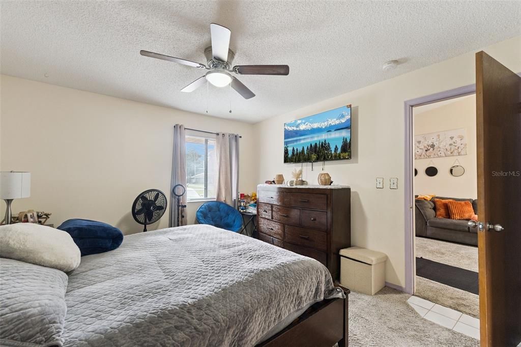 For Sale: $162,000 (3 beds, 2 baths, 956 Square Feet)