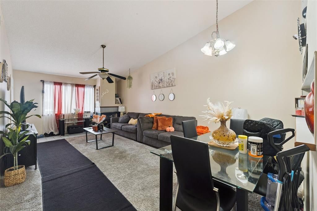 For Sale: $162,000 (3 beds, 2 baths, 956 Square Feet)