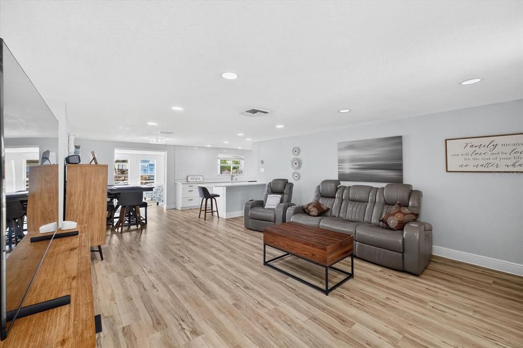 For Rent: $3,500 (3 beds, 3 baths, 2000 Square Feet)