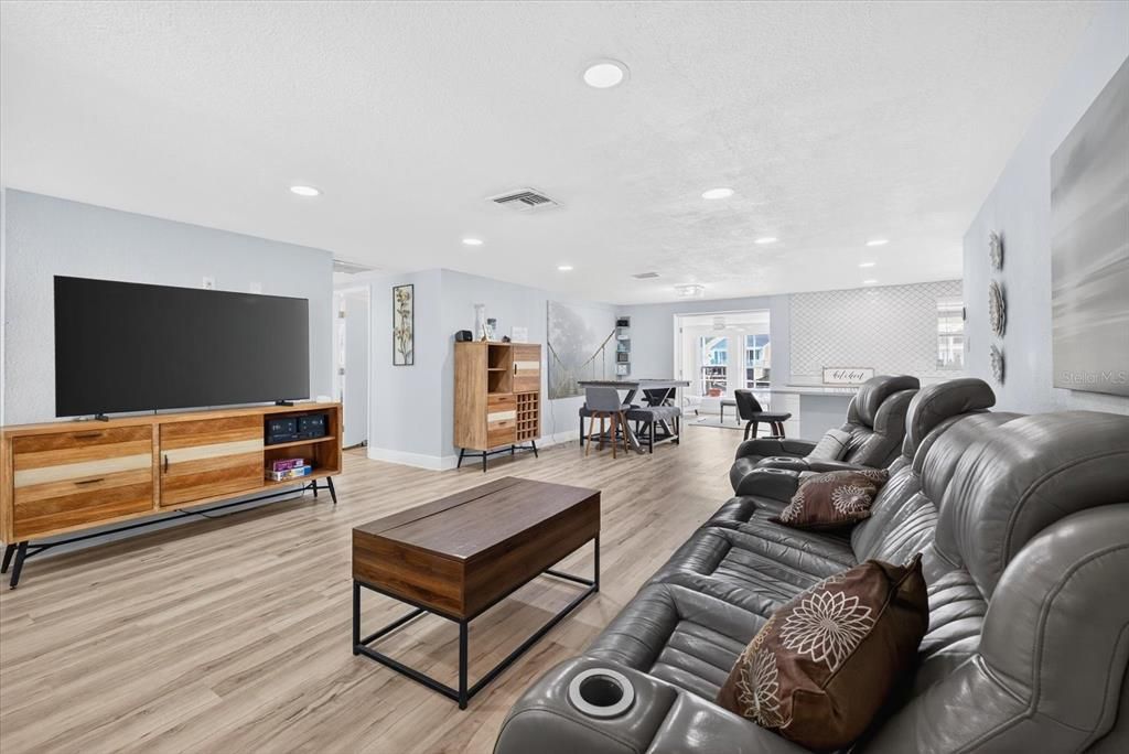 For Rent: $3,500 (3 beds, 3 baths, 2000 Square Feet)