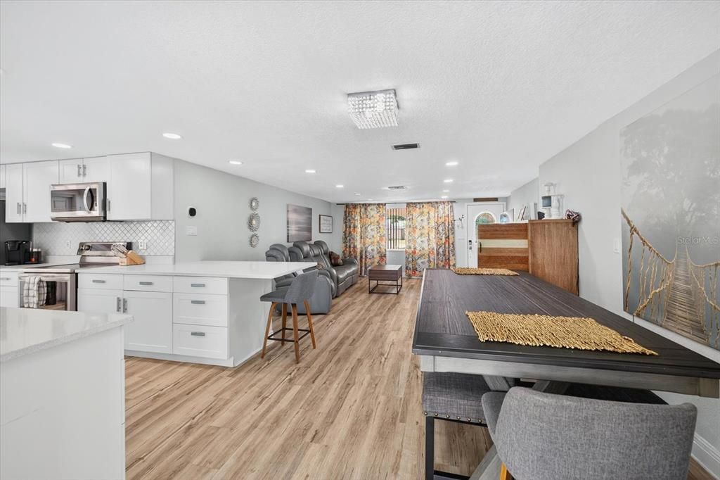 For Rent: $3,500 (3 beds, 3 baths, 2000 Square Feet)