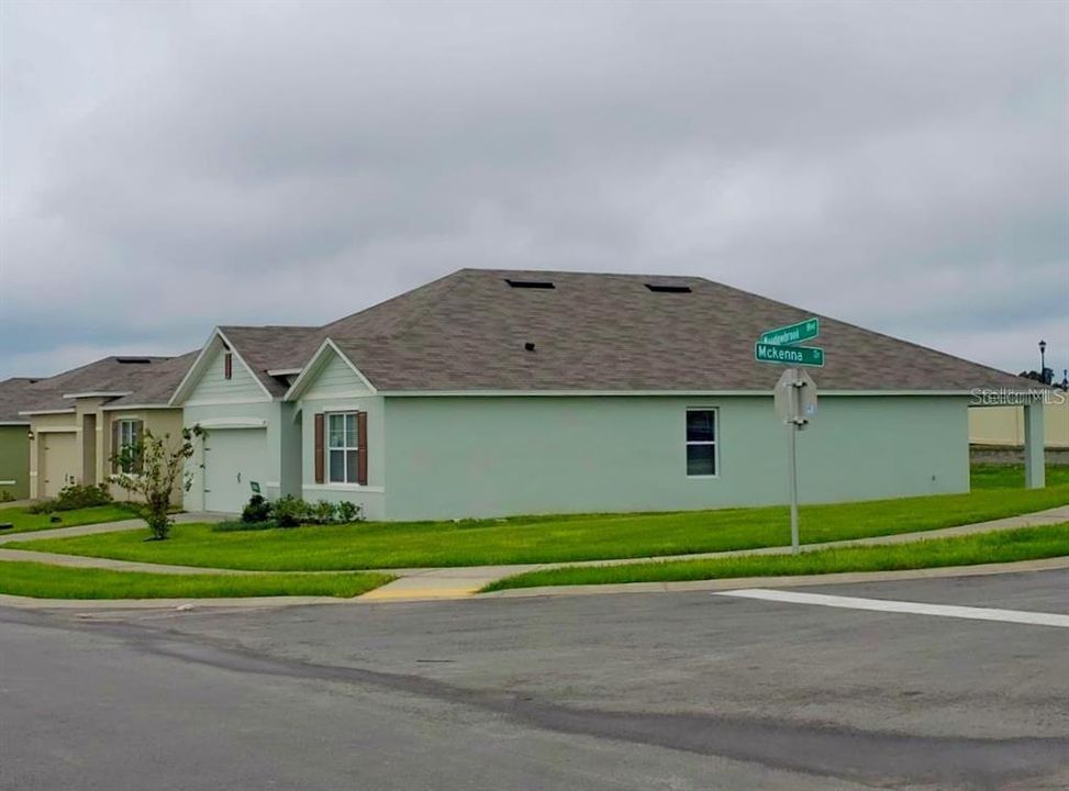 For Rent: $2,300 (4 beds, 2 baths, 1867 Square Feet)