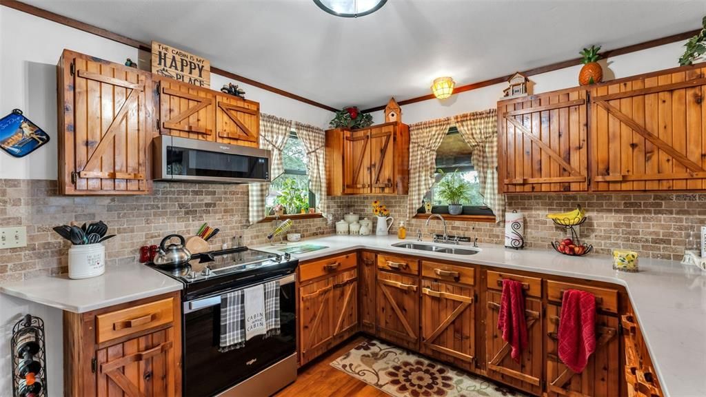 For Sale: $395,000 (3 beds, 2 baths, 1368 Square Feet)