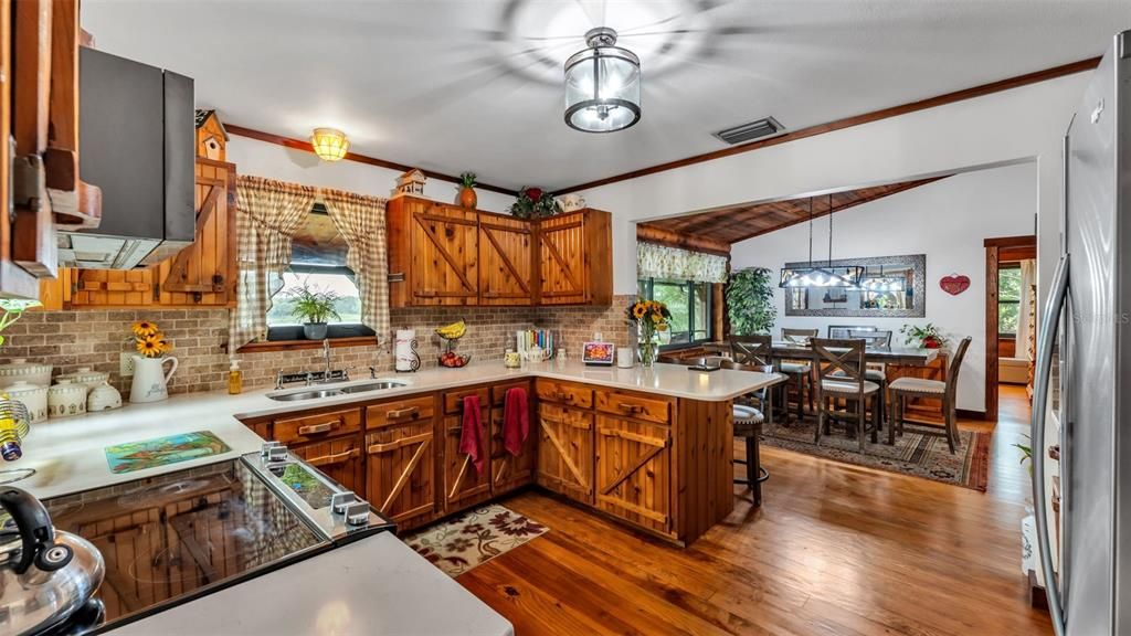 For Sale: $395,000 (3 beds, 2 baths, 1368 Square Feet)