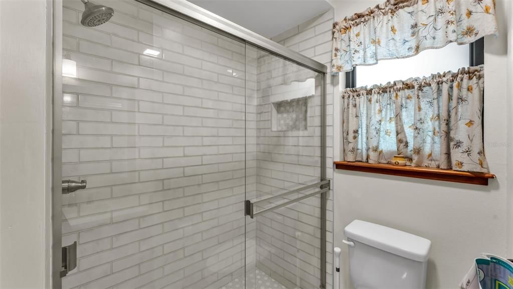 For Sale: $395,000 (3 beds, 2 baths, 1368 Square Feet)