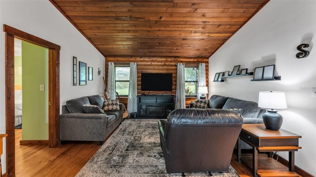 For Sale: $395,000 (3 beds, 2 baths, 1368 Square Feet)