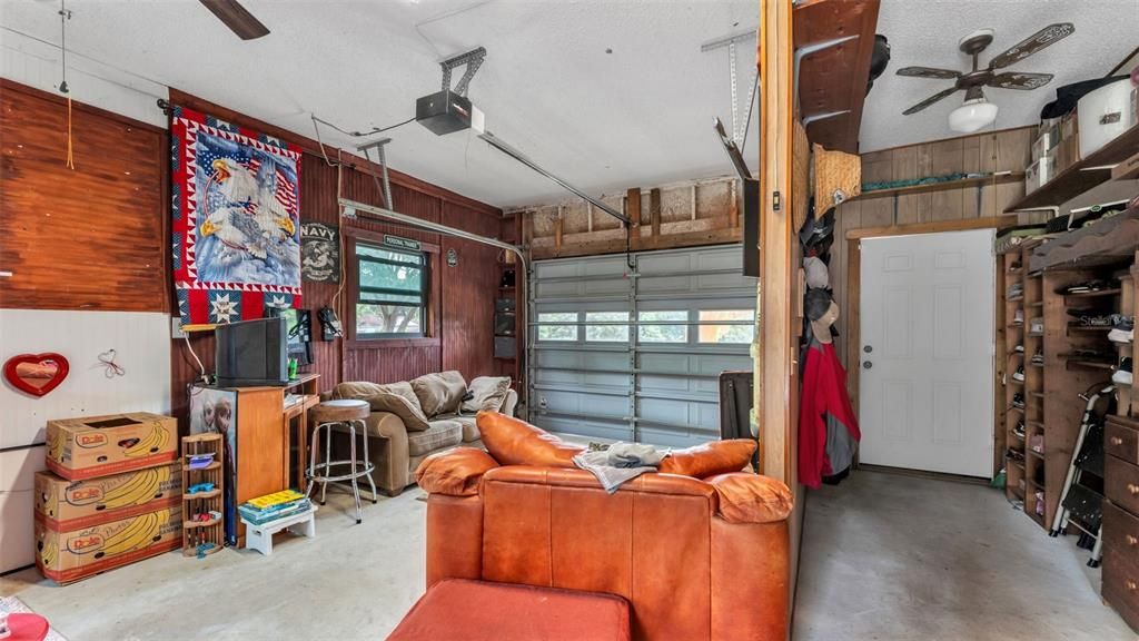 For Sale: $395,000 (3 beds, 2 baths, 1368 Square Feet)