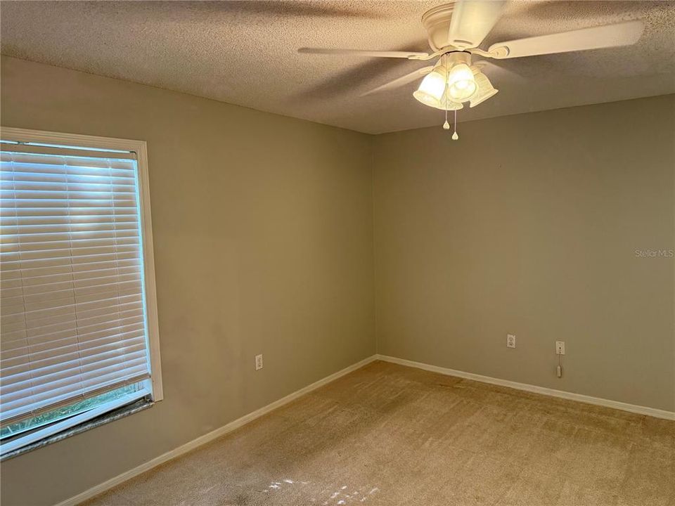 合同活跃: $194,900 (2 贝兹, 2 浴室, 1331 平方英尺)