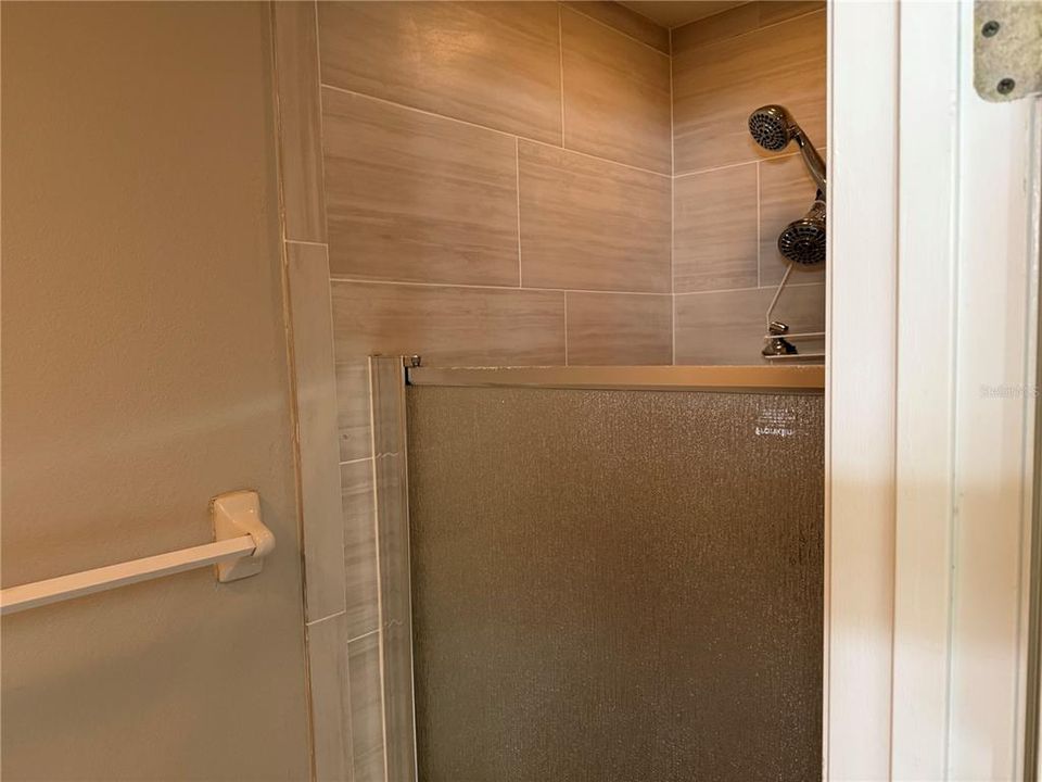 合同活跃: $194,900 (2 贝兹, 2 浴室, 1331 平方英尺)