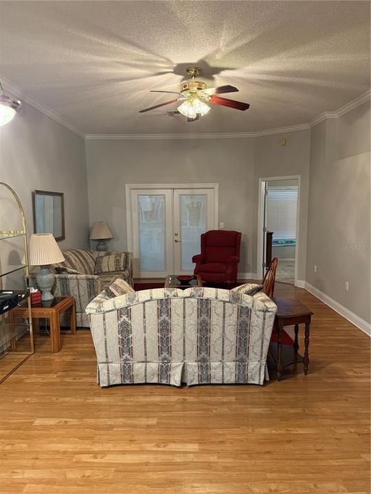 合同活跃: $194,900 (2 贝兹, 2 浴室, 1331 平方英尺)