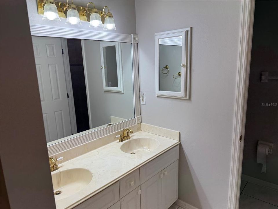 合同活跃: $194,900 (2 贝兹, 2 浴室, 1331 平方英尺)