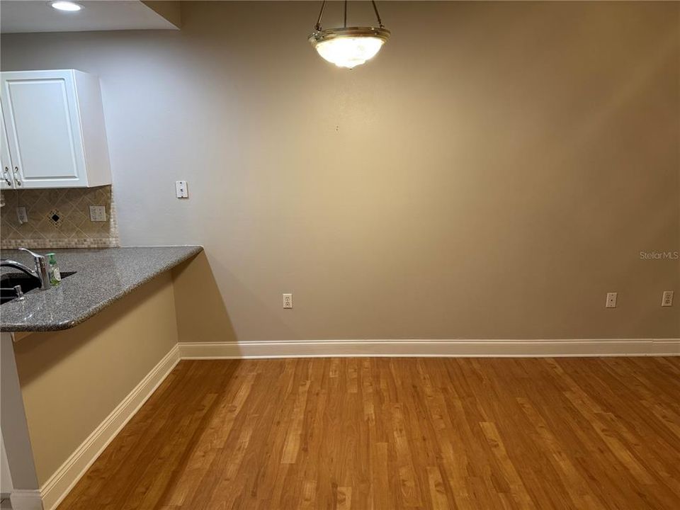 合同活跃: $194,900 (2 贝兹, 2 浴室, 1331 平方英尺)