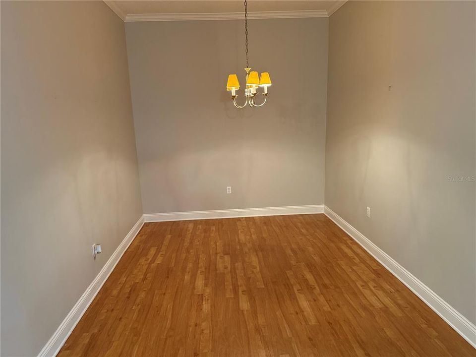 合同活跃: $194,900 (2 贝兹, 2 浴室, 1331 平方英尺)