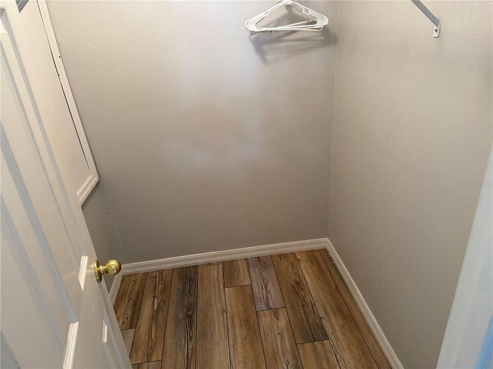 合同活跃: $194,900 (2 贝兹, 2 浴室, 1331 平方英尺)