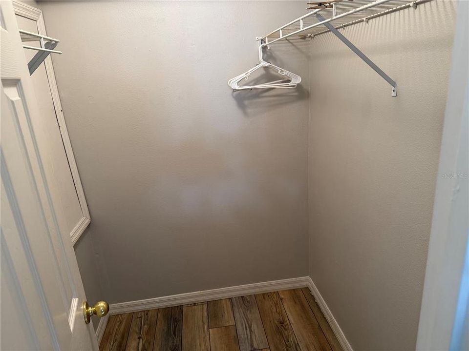 合同活跃: $194,900 (2 贝兹, 2 浴室, 1331 平方英尺)