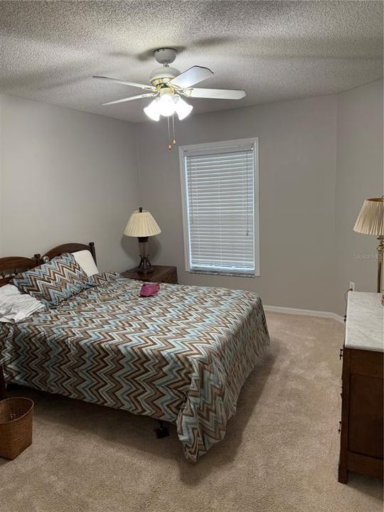 合同活跃: $194,900 (2 贝兹, 2 浴室, 1331 平方英尺)