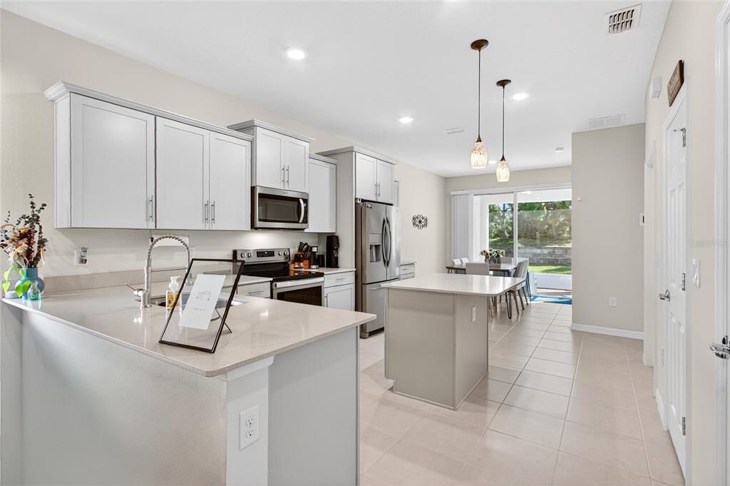 For Sale: $465,000 (3 beds, 2 baths, 1554 Square Feet)