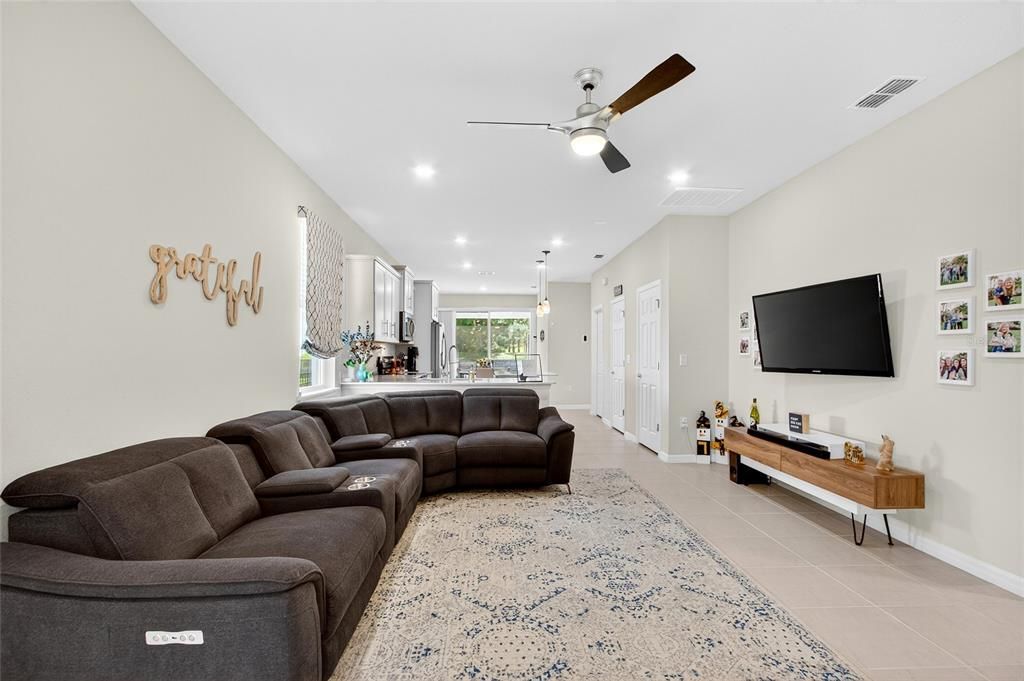 For Sale: $465,000 (3 beds, 2 baths, 1554 Square Feet)