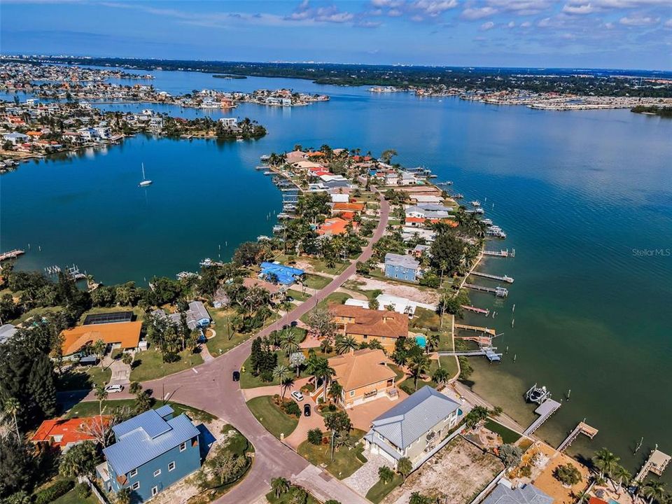 For Sale: $2,250,000 (2 beds, 2 baths, 2281 Square Feet)