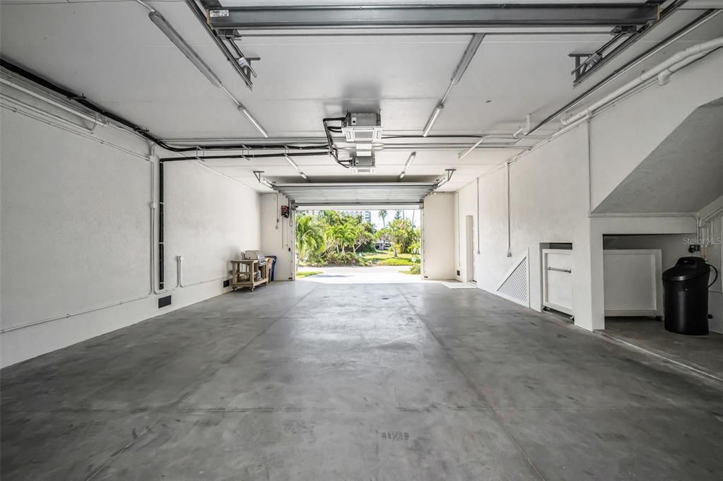 For Sale: $2,250,000 (2 beds, 2 baths, 2281 Square Feet)