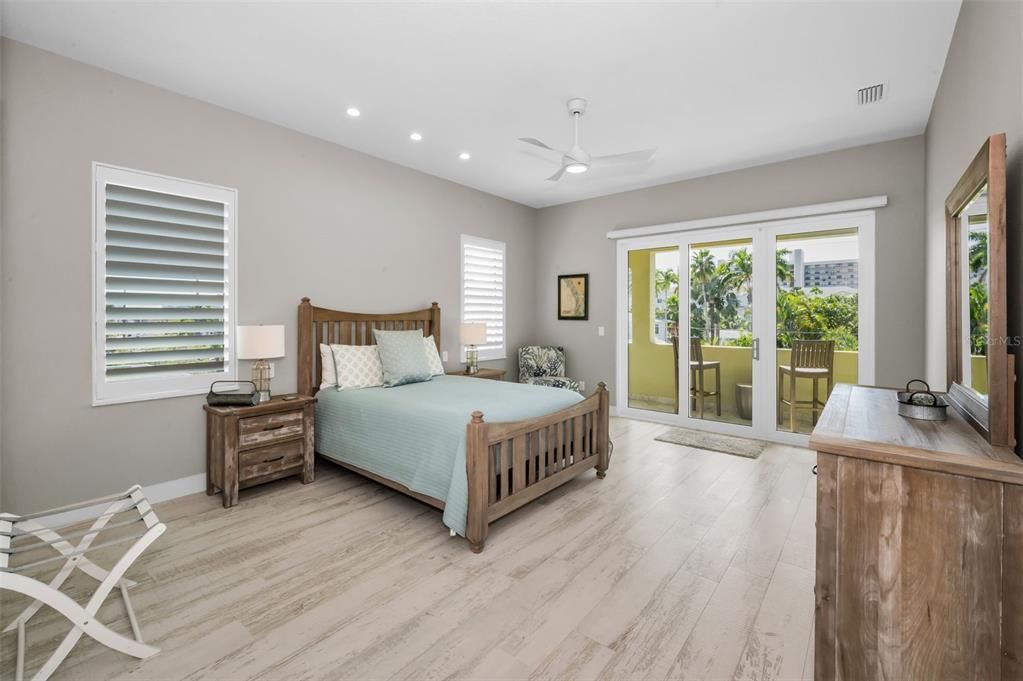 For Sale: $2,250,000 (2 beds, 2 baths, 2281 Square Feet)