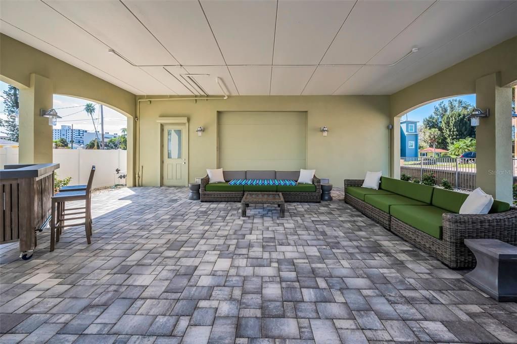 For Sale: $2,250,000 (2 beds, 2 baths, 2281 Square Feet)