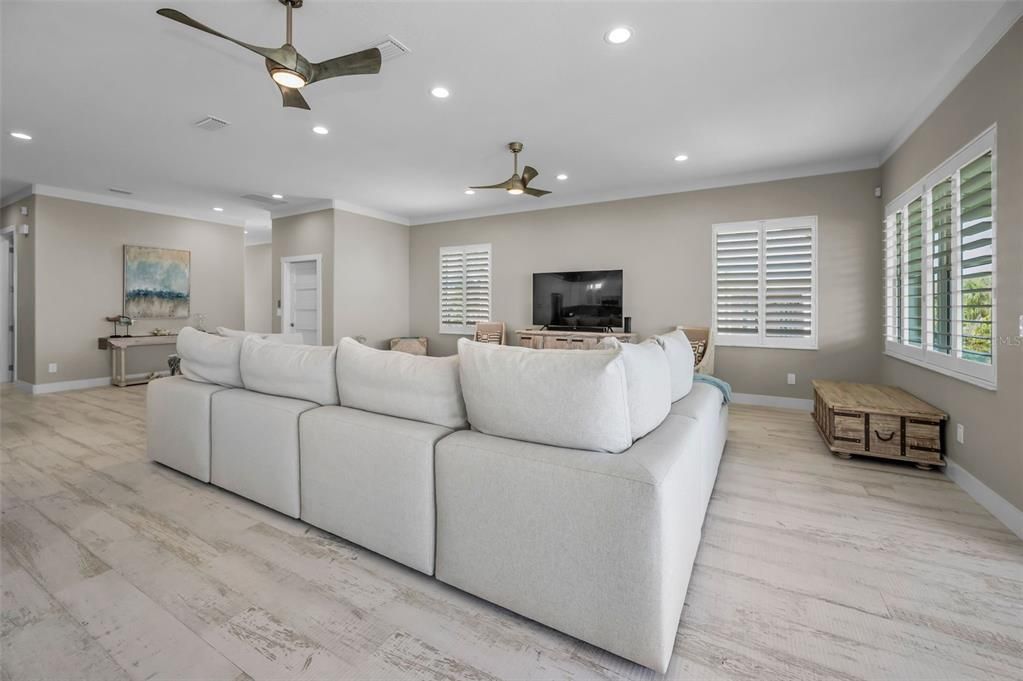 For Sale: $2,250,000 (2 beds, 2 baths, 2281 Square Feet)