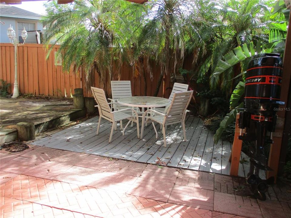 合同活跃: $247,000 (2 贝兹, 2 浴室, 923 平方英尺)