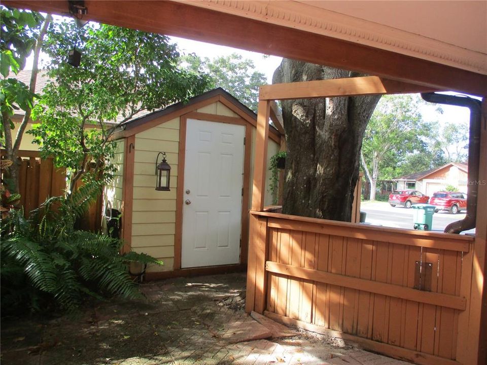 合同活跃: $247,000 (2 贝兹, 2 浴室, 923 平方英尺)