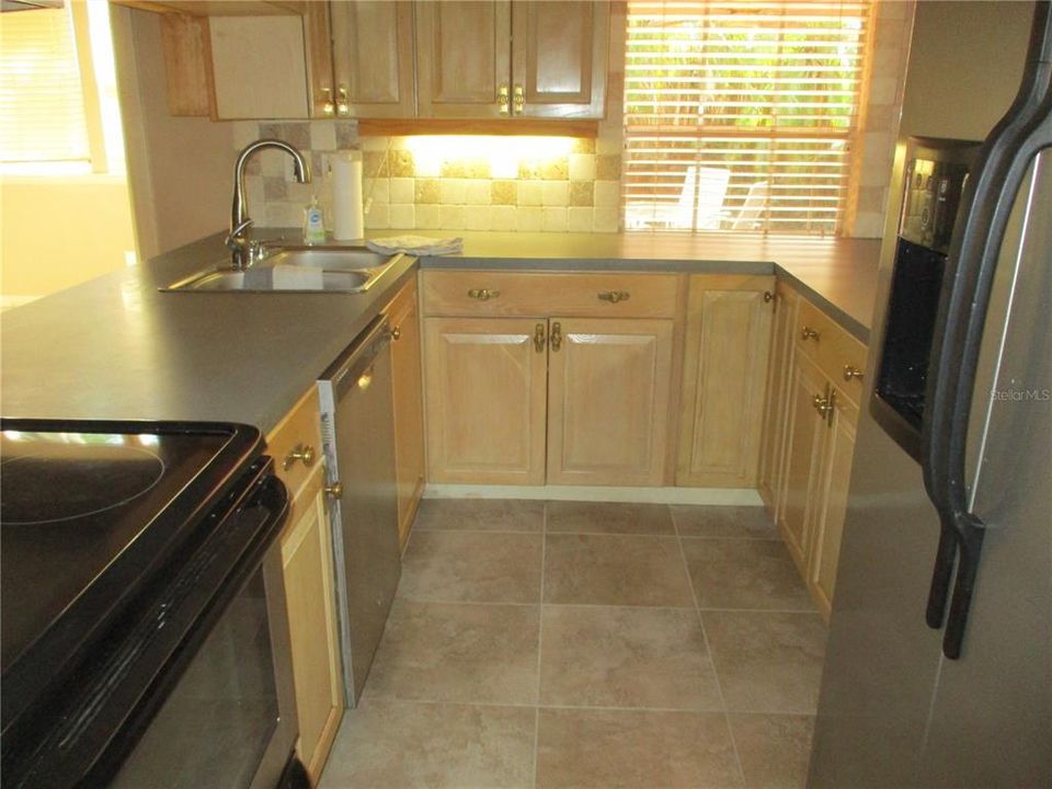 合同活跃: $247,000 (2 贝兹, 2 浴室, 923 平方英尺)