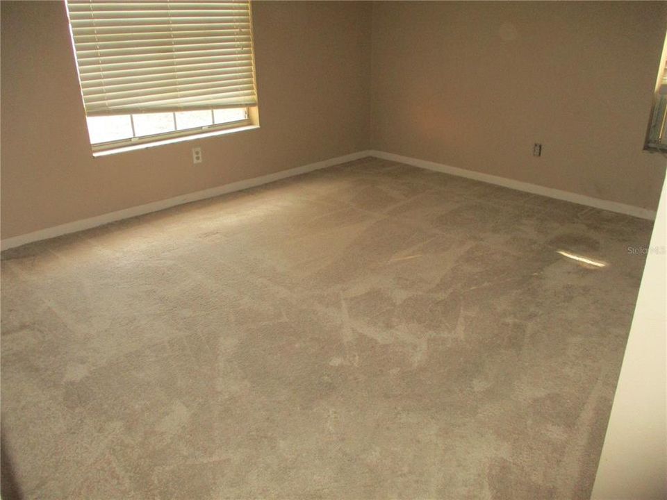 合同活跃: $247,000 (2 贝兹, 2 浴室, 923 平方英尺)