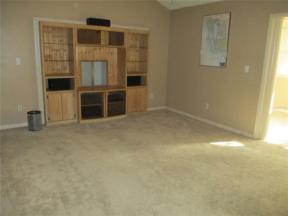 合同活跃: $247,000 (2 贝兹, 2 浴室, 923 平方英尺)