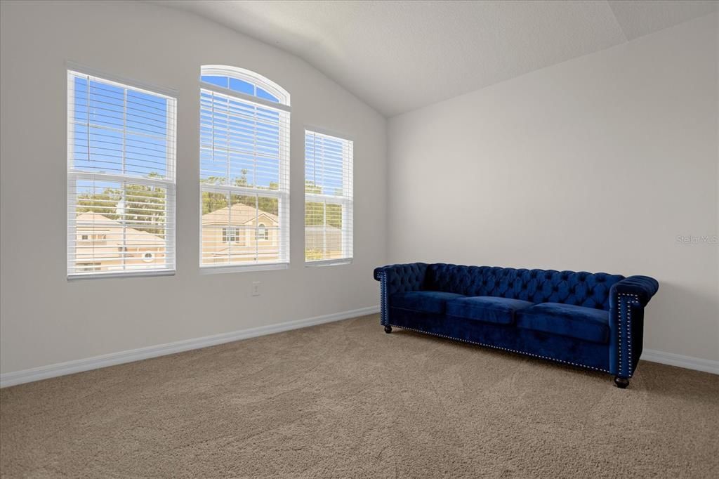 合同活跃: $3,200 (4 贝兹, 2 浴室, 2391 平方英尺)