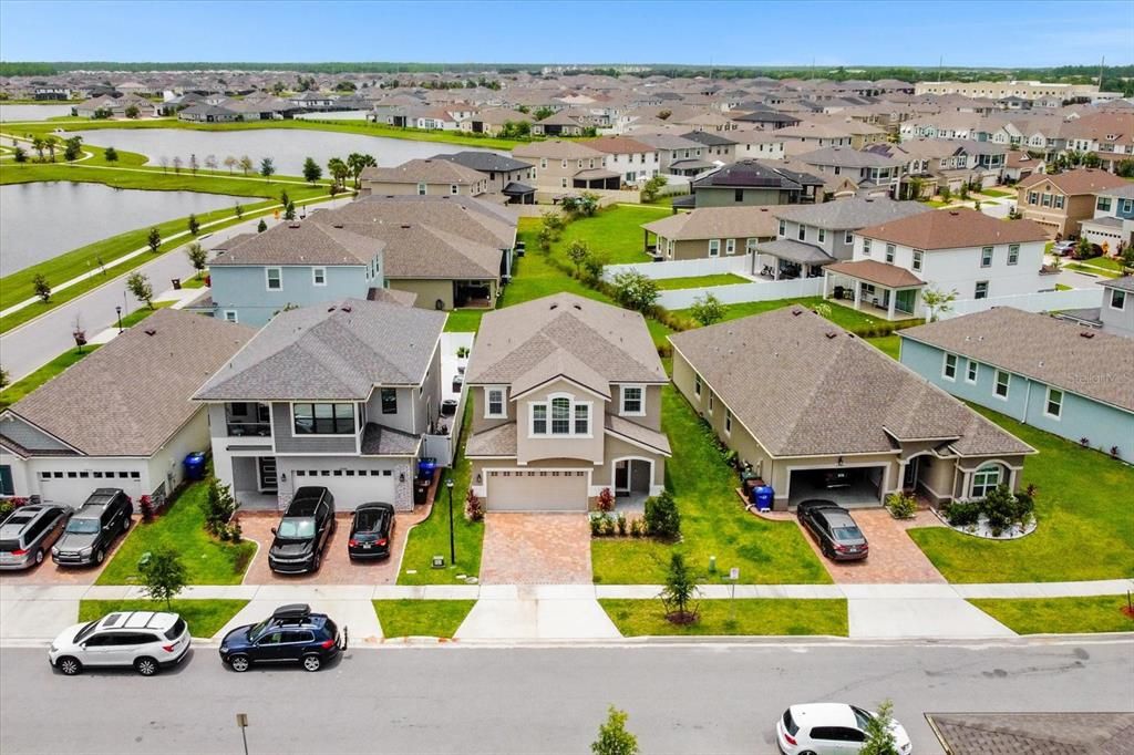 合同活跃: $3,200 (4 贝兹, 2 浴室, 2391 平方英尺)