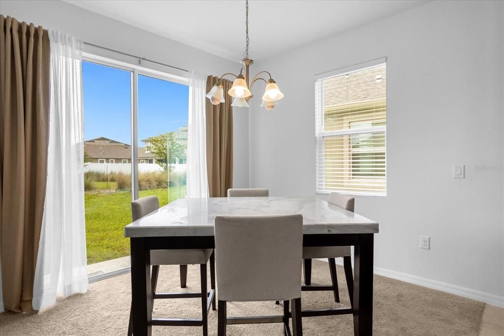 合同活跃: $3,200 (4 贝兹, 2 浴室, 2391 平方英尺)