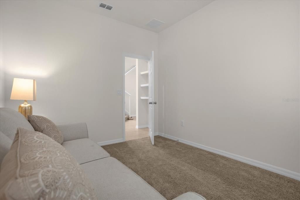 合同活跃: $3,200 (4 贝兹, 2 浴室, 2391 平方英尺)