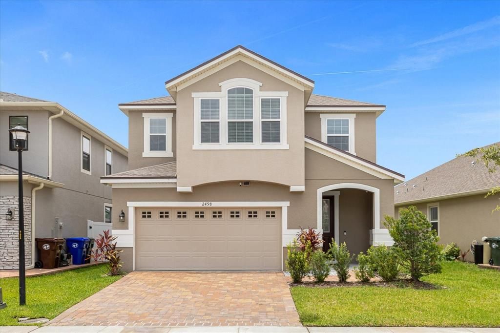 合同活跃: $3,200 (4 贝兹, 2 浴室, 2391 平方英尺)