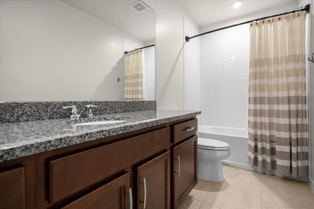 合同活跃: $3,200 (4 贝兹, 2 浴室, 2391 平方英尺)