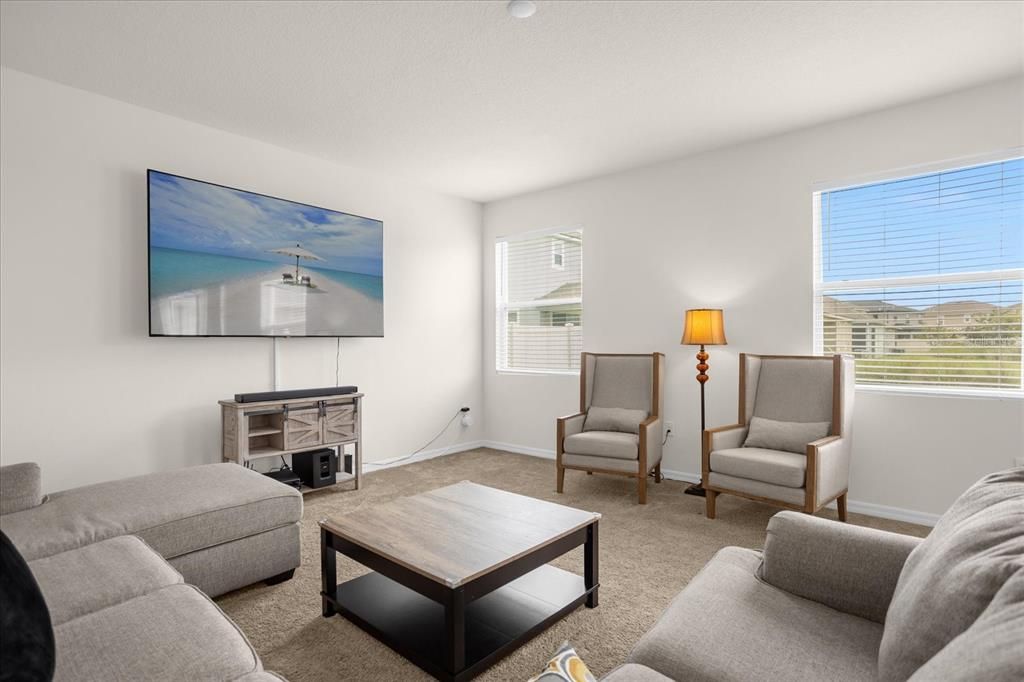 合同活跃: $3,200 (4 贝兹, 2 浴室, 2391 平方英尺)