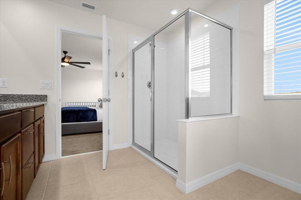 合同活跃: $3,200 (4 贝兹, 2 浴室, 2391 平方英尺)