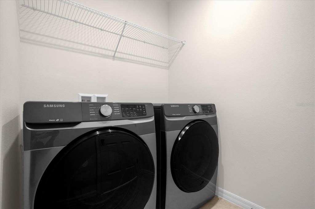 合同活跃: $3,200 (4 贝兹, 2 浴室, 2391 平方英尺)