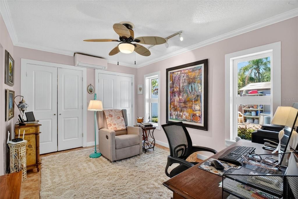 合同活跃: $480,000 (4 贝兹, 3 浴室, 2214 平方英尺)